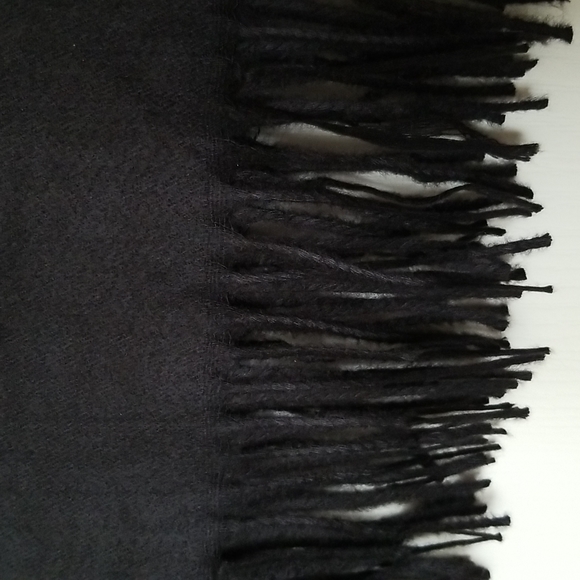 Soft Cashmere LD Pashmina Scarf Black - Picture 3 of 4